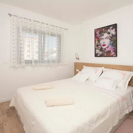 Gabriela Τρογκίρ